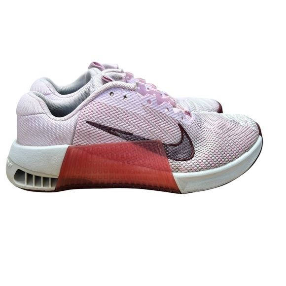 Nike Women’s  Metcon 9 "Pink Foam Dark Team Red" sneakers - Size 6 - Picture 5 of 8
